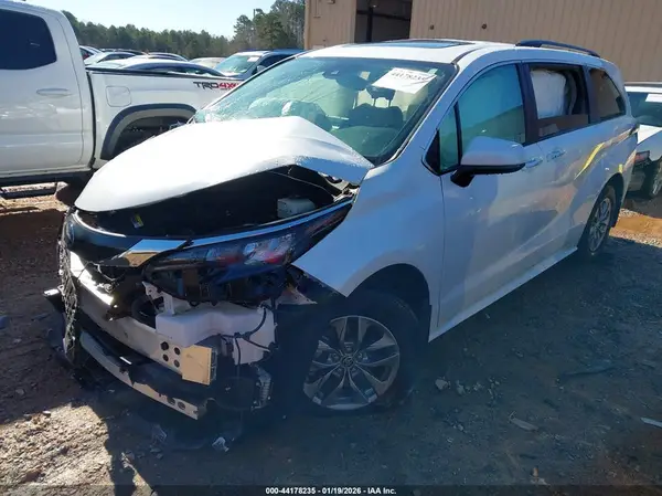 5TDYRKEC0RS201124 2024 TOYOTA SIENNA - Image 2