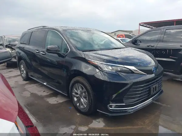 5TDYRKEC0RS208834 2024 TOYOTA SIENNA - Image 1
