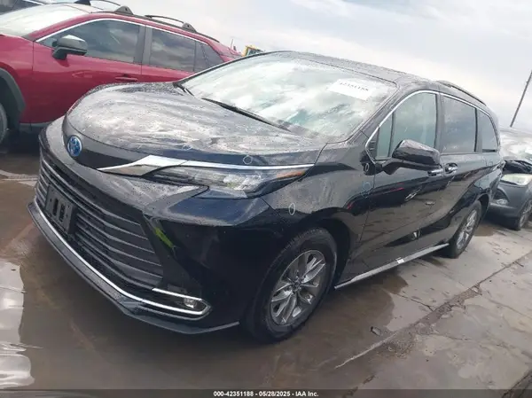 5TDYRKEC0RS208834 2024 TOYOTA SIENNA - Image 2