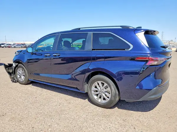 5TDYRKEC0RS215444 2024 TOYOTA SIENNA - Image 2
