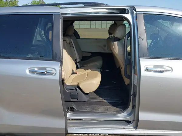5TDYRKEC0RS219249 2024 TOYOTA SIENNA - Image 8