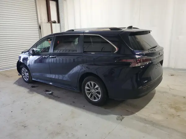 5TDYRKEC0SS237952 2025 TOYOTA SIENNA - Image 2