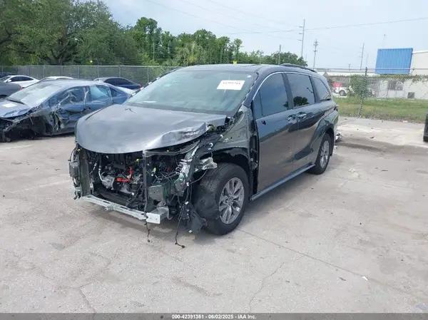 5TDYRKEC0SS242648 2025 TOYOTA SIENNA - Image 2