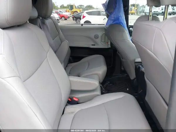 5TDYRKEC0SS242648 2025 TOYOTA SIENNA - Image 8