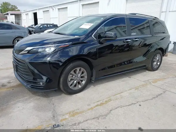 5TDYRKEC0SS266741 2025 TOYOTA SIENNA - Image 2