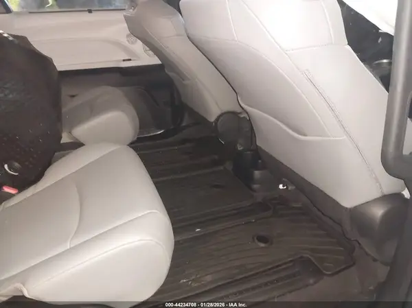 5TDYRKEC0SS289999 2025 TOYOTA SIENNA - Image 8