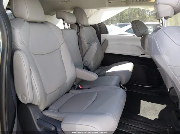 5TDYRKEC0TS291821 2026 TOYOTA SIENNA - Image 8