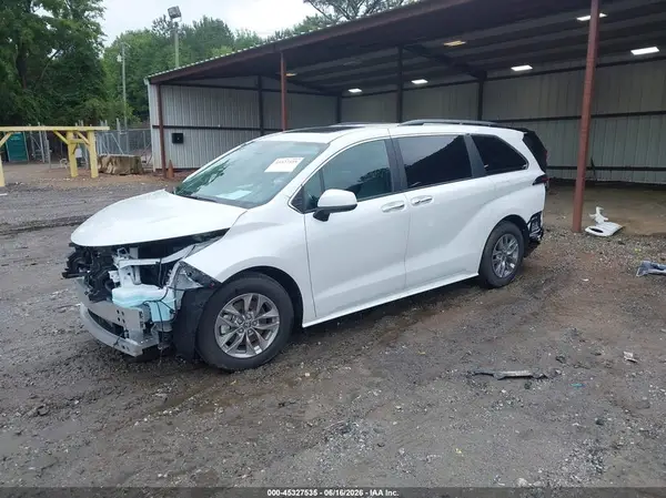 5TDYRKEC0TS293276 2026 TOYOTA SIENNA - Image 2