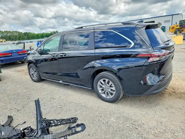 5TDYRKEC0TS307953 2026 TOYOTA SIENNA - Image 2