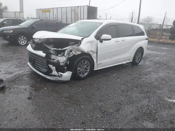 5TDYRKEC1MS005816 2021 TOYOTA SIENNA - Image 2