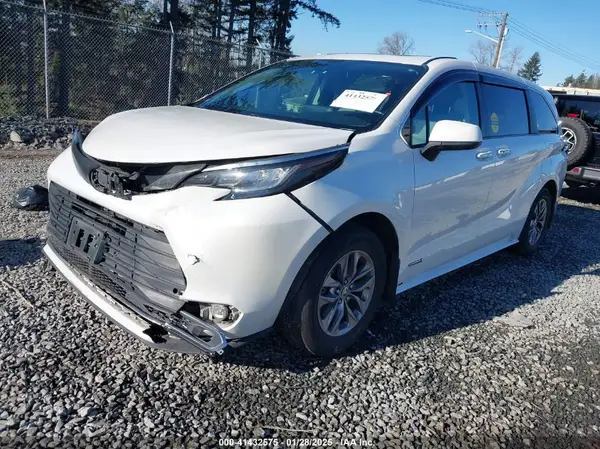 5TDYRKEC1MS009316 2021 TOYOTA SIENNA - Image 2