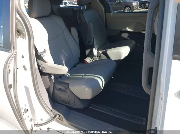5TDYRKEC1MS009316 2021 TOYOTA SIENNA - Image 8
