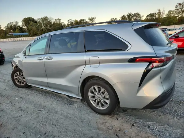 5TDYRKEC1MS010238 2021 TOYOTA SIENNA - Image 2