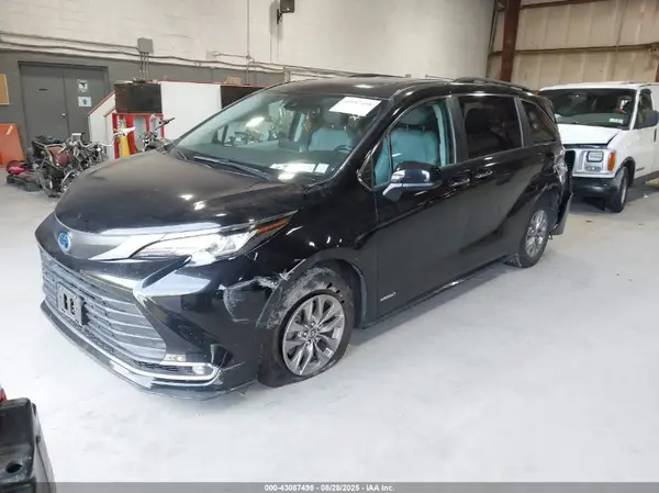 5TDYRKEC1MS017013 2021 TOYOTA SIENNA - Image 2