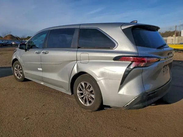 5TDYRKEC1MS021255 2021 TOYOTA SIENNA - Image 2
