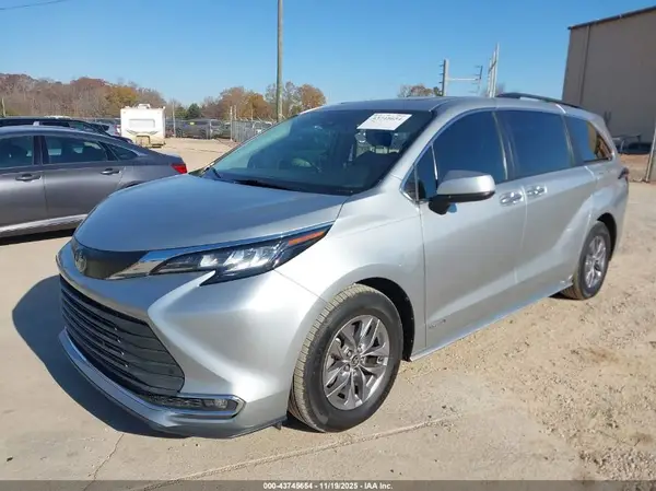 5TDYRKEC1MS024687 2021 TOYOTA SIENNA - Image 2