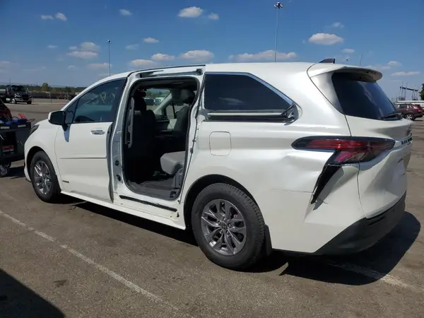 5TDYRKEC1MS046429 2021 TOYOTA SIENNA - Image 2