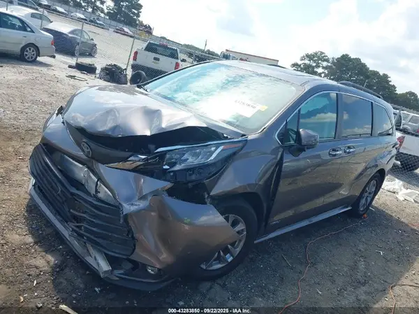 5TDYRKEC1MS071251 2021 TOYOTA SIENNA - Image 2