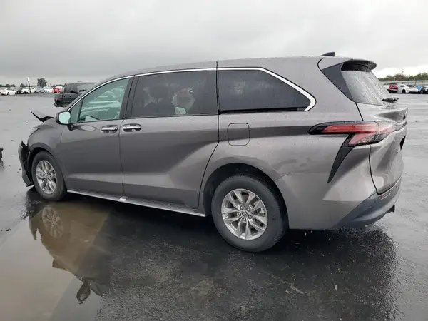 5TDYRKEC1NS075916 2022 TOYOTA SIENNA - Image 2
