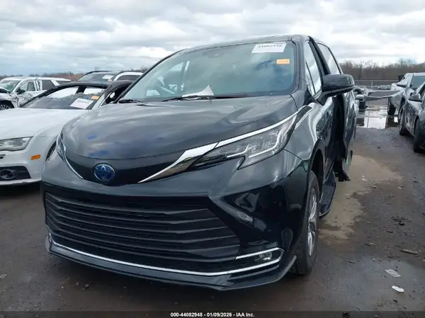 5TDYRKEC1NS076564 2022 TOYOTA SIENNA - Image 2