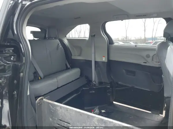 5TDYRKEC1NS076564 2022 TOYOTA SIENNA - Image 8