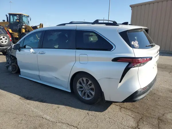 5TDYRKEC1NS085975 2022 TOYOTA SIENNA - Image 2