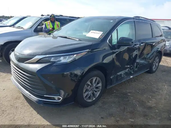 5TDYRKEC1NS093851 2022 TOYOTA SIENNA - Image 2