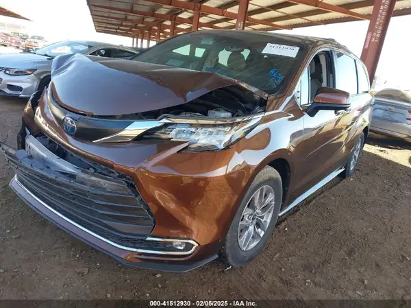 5TDYRKEC1NS096278 2022 TOYOTA SIENNA - Image 2