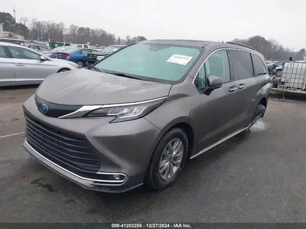 5TDYRKEC1NS100619 2022 TOYOTA SIENNA - Image 2