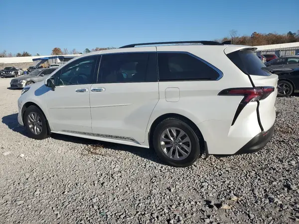 5TDYRKEC1NS101558 2022 TOYOTA SIENNA - Image 2