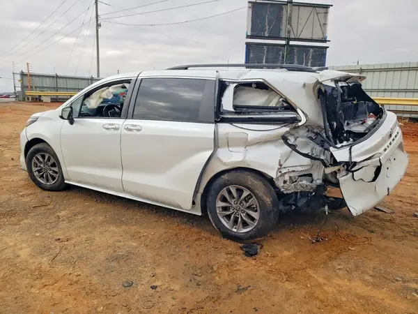5TDYRKEC1NS101866 2022 TOYOTA SIENNA - Image 2