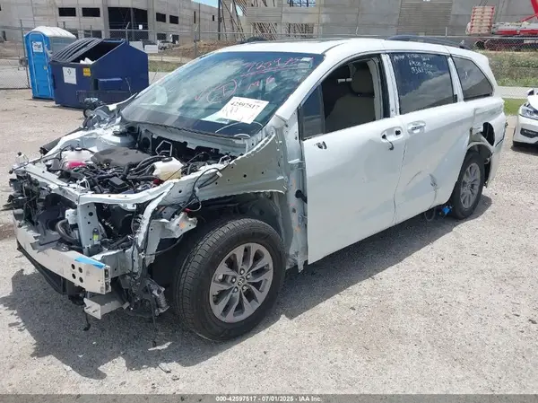 5TDYRKEC1NS109773 2022 TOYOTA SIENNA - Image 2