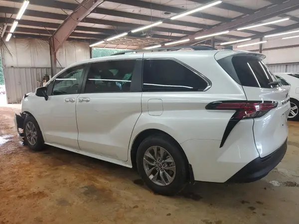 5TDYRKEC1NS111345 2022 TOYOTA SIENNA - Image 2