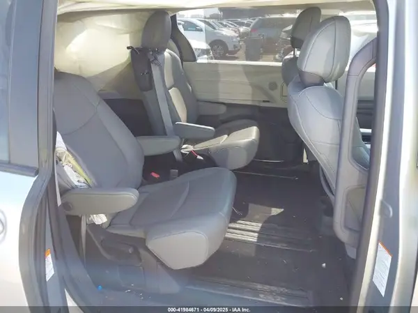 5TDYRKEC1NS125049 2022 TOYOTA SIENNA - Image 8