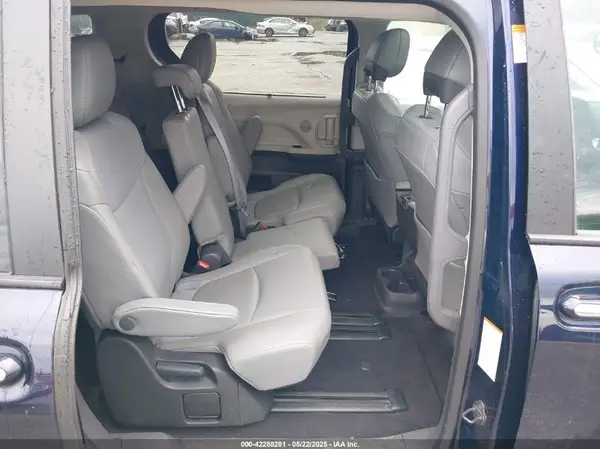 5TDYRKEC1NS125083 2022 TOYOTA SIENNA - Image 8