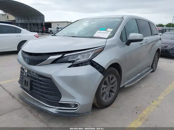 5TDYRKEC1NS125570 2022 TOYOTA SIENNA - Image 2