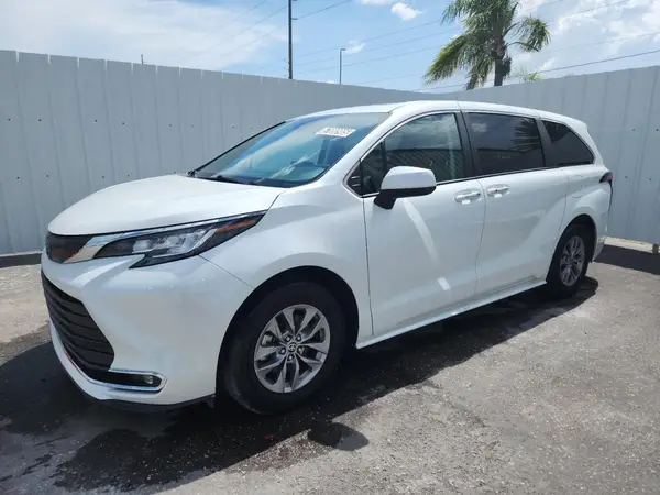 5TDYRKEC1NS132602 2022 TOYOTA SIENNA - Image 1