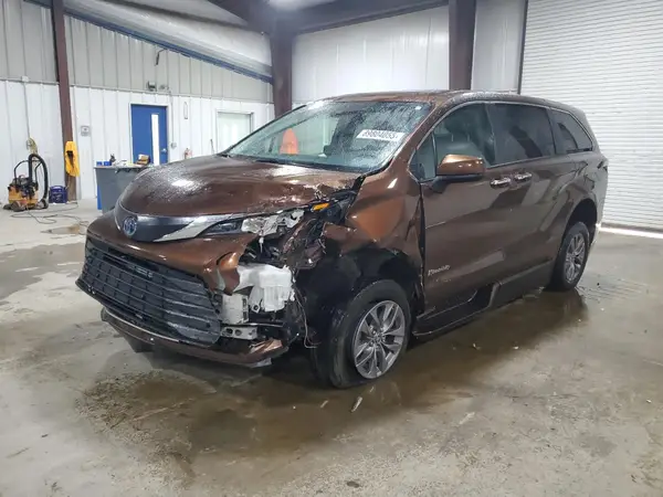 5TDYRKEC1NS133491 2022 TOYOTA SIENNA - Image 1