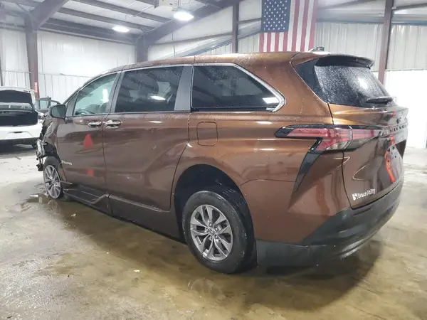 5TDYRKEC1NS133491 2022 TOYOTA SIENNA - Image 2