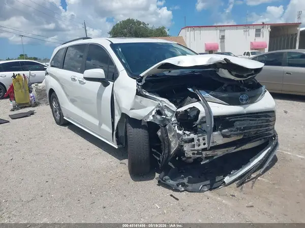 5TDYRKEC1NS133992 2022 TOYOTA SIENNA - Image 1