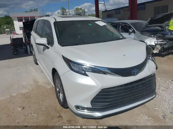 5TDYRKEC1NS136066 2022 TOYOTA SIENNA - Image 1