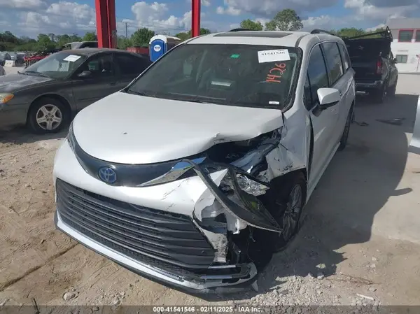 5TDYRKEC1NS136066 2022 TOYOTA SIENNA - Image 2