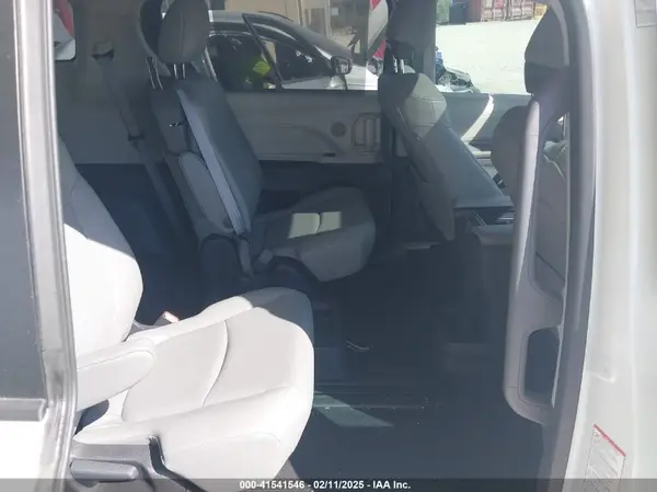 5TDYRKEC1NS136066 2022 TOYOTA SIENNA - Image 8