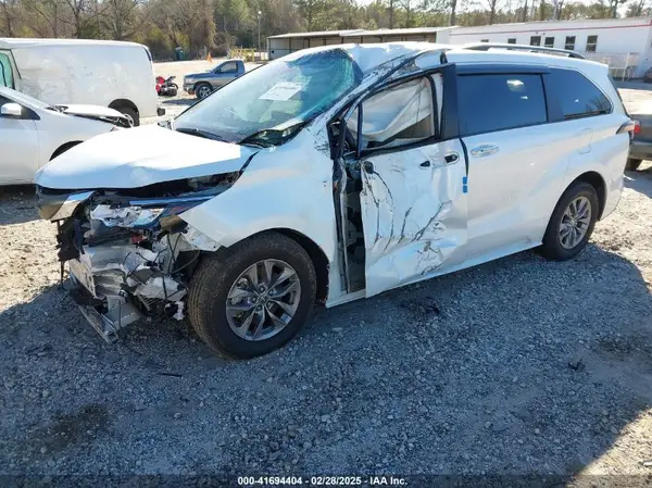 5TDYRKEC1NS136293 2022 TOYOTA SIENNA - Image 2