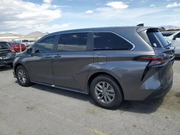 5TDYRKEC1PS141626 2023 TOYOTA SIENNA - Image 2