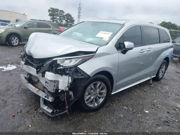 5TDYRKEC1PS144591 2023 TOYOTA SIENNA - Image 2