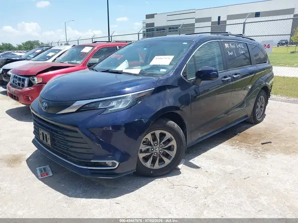 5TDYRKEC1PS145952 2023 TOYOTA SIENNA - Image 2