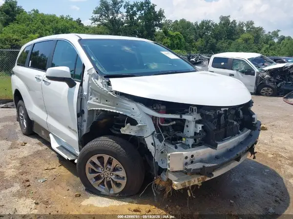 5TDYRKEC1PS151444 2023 TOYOTA SIENNA - Image 1