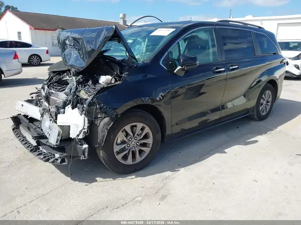 5TDYRKEC1PS152240 2023 TOYOTA SIENNA - Image 2