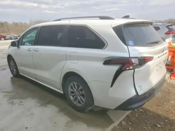 5TDYRKEC1PS154392 2023 TOYOTA SIENNA - Image 2